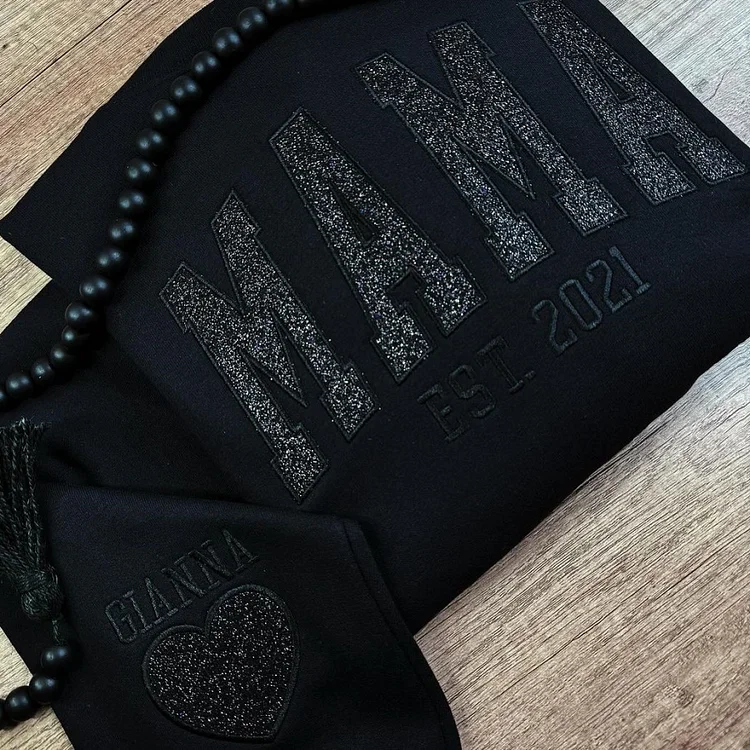 Czarna damska bluza z napisem MOM EST. 2019