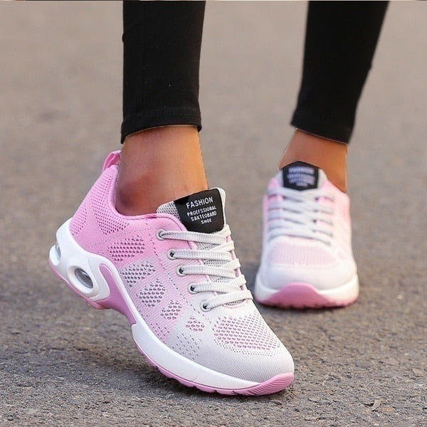Damskie sneakersy sznurowane z perforowaną cholewką i podwyższoną podeszwą