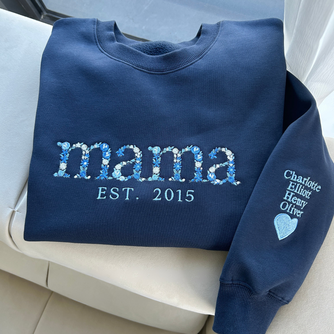 Beżowa bluza z haftowanym napisem Mama i imieniem dziecka na rękawie