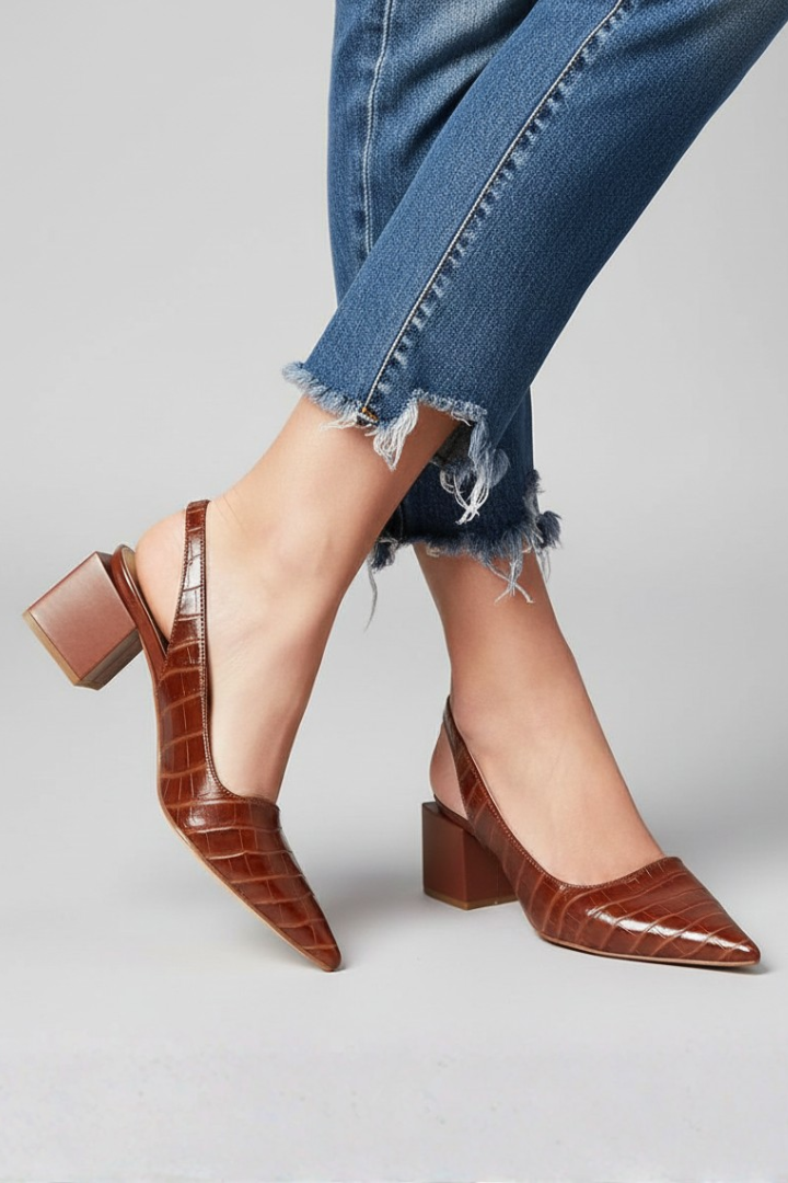 Damskie Czółenka z Ostrym Noskiem i Regulowanym Paskiem