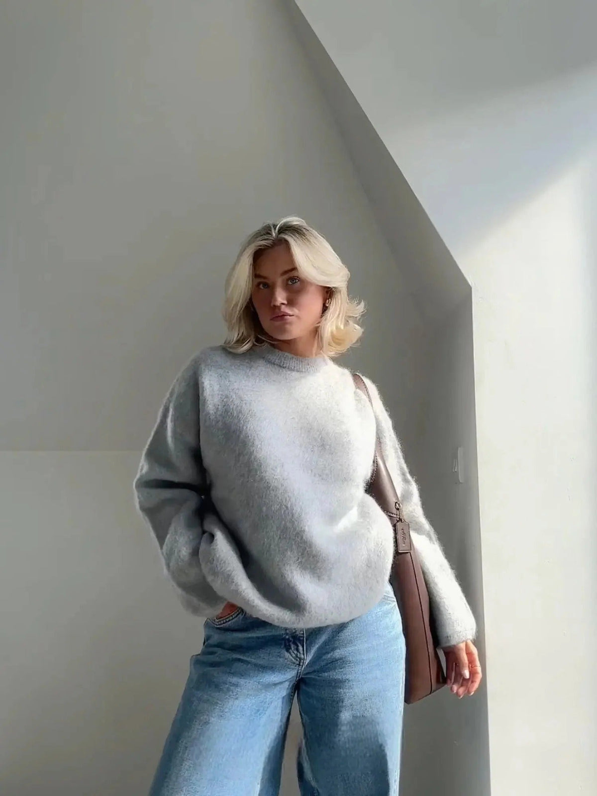 Damski sweter oversize z okrągłym dekoltem i długimi rękawami