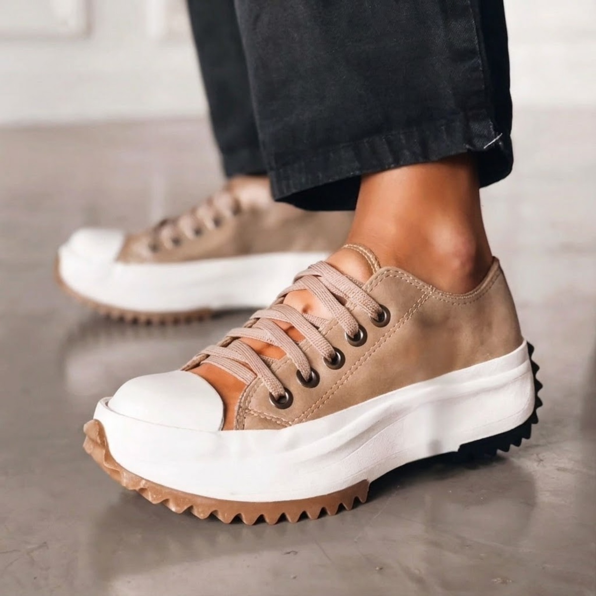 Damskie sneakersy na platformie z kontrastowym noskiem