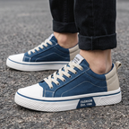 Unisex-sneakers med snøring og kontrastfarvet sål
