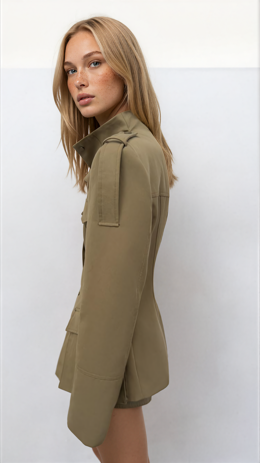 Veste femme kaki à col montant et poches