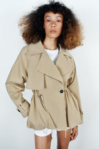 Trench coat oversize de mulher com lapelas, bege