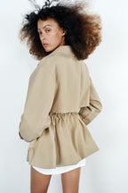 Trench coat oversize de mulher com lapelas, bege