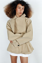 Trench coat oversize de mulher com lapelas, bege