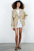 Trench coat oversize de mulher com lapelas, bege
