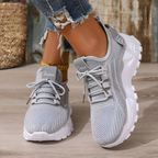 Damskie sneakersy sznurowane z ażurową cholewką i grubą podeszwą