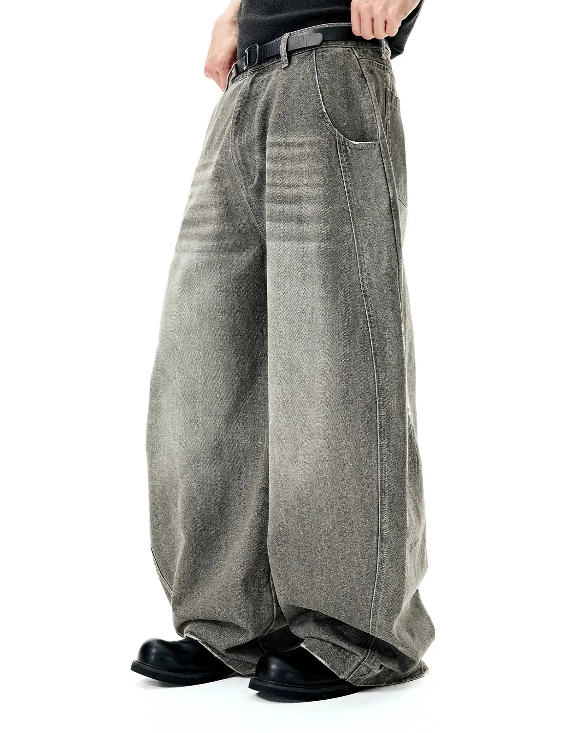 Baggy jeans til damer med tøndeform og høj talje