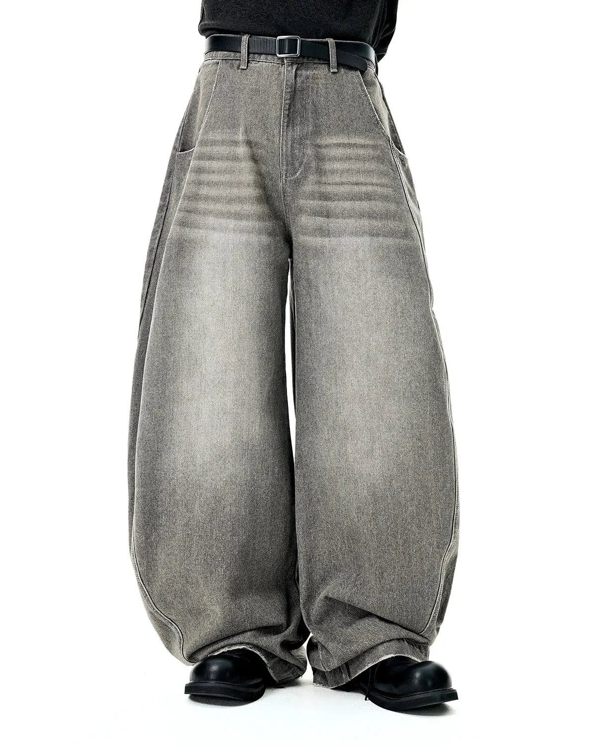 Baggy jeans til damer med tøndeform og høj talje