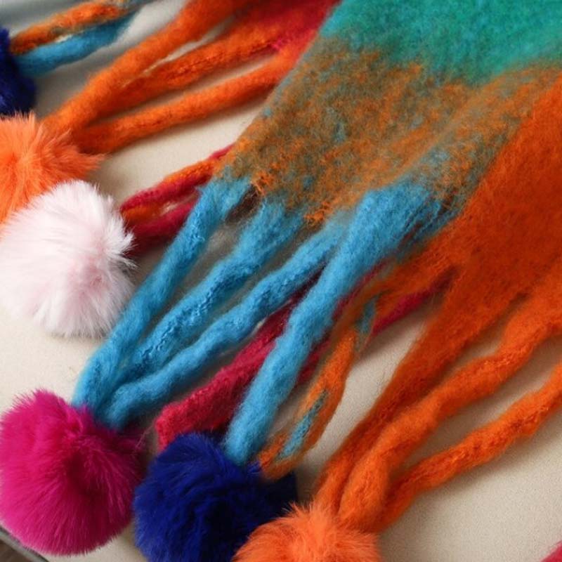 Cachecol multicolor aos quadrados com franjas