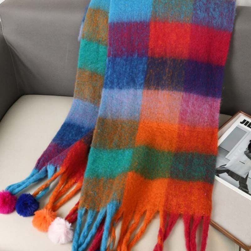 Cachecol multicolor aos quadrados com franjas