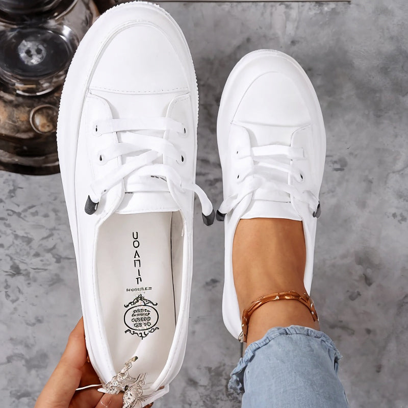 Damskie sneakersy sznurowane z okrągłym noskiem i płaską podeszwą