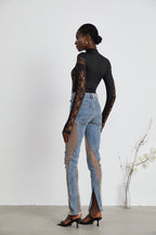 Jean femme ajusté à panneaux transparents et fentes
