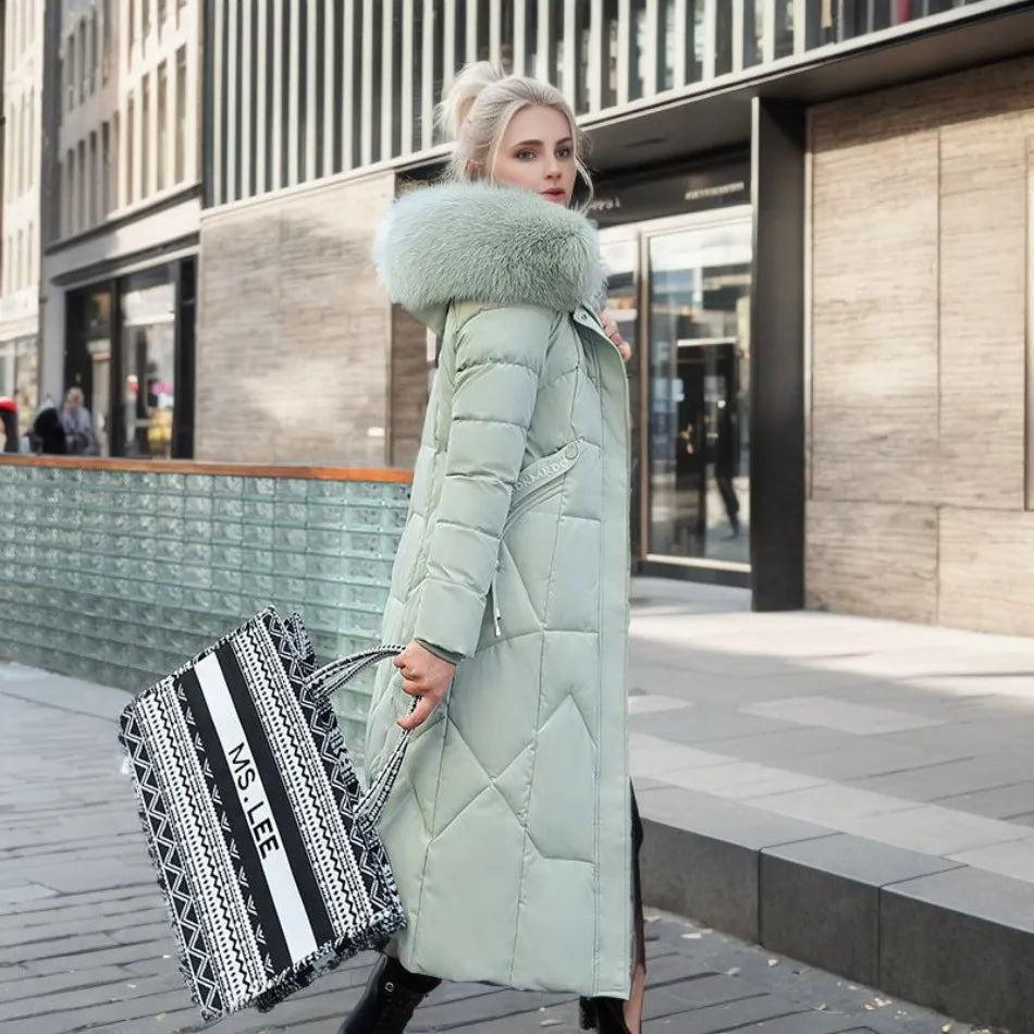 Női hosszú téli kabát kapucnival, bélelt
