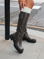 Botas de mulher estilo motard com fivelas, castanhas