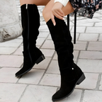 Botas de mulher acima do joelho com cano franzido e salto baixo
