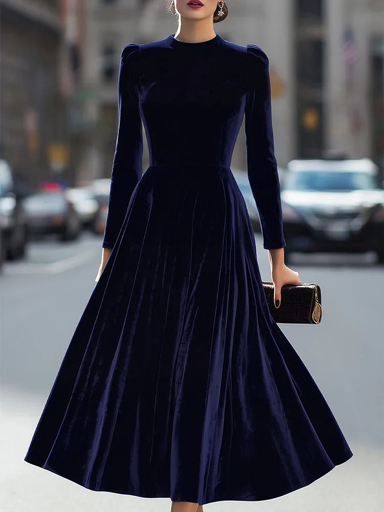 Vestido midi de mulher em veludo com mangas compridas