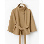 Cappotto donna a mantella con collo alto e cintura