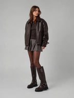 Botas de mulher estilo motard com fivelas, castanhas
