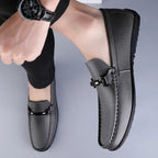 Mocasini de bărbați cu baretă decorativă și cusături