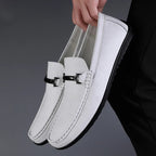 Mocasini de bărbați cu baretă decorativă și cusături