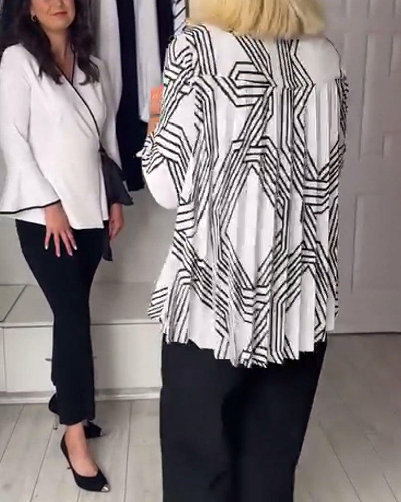 Bluse til damer med geometriske striber og V-hals