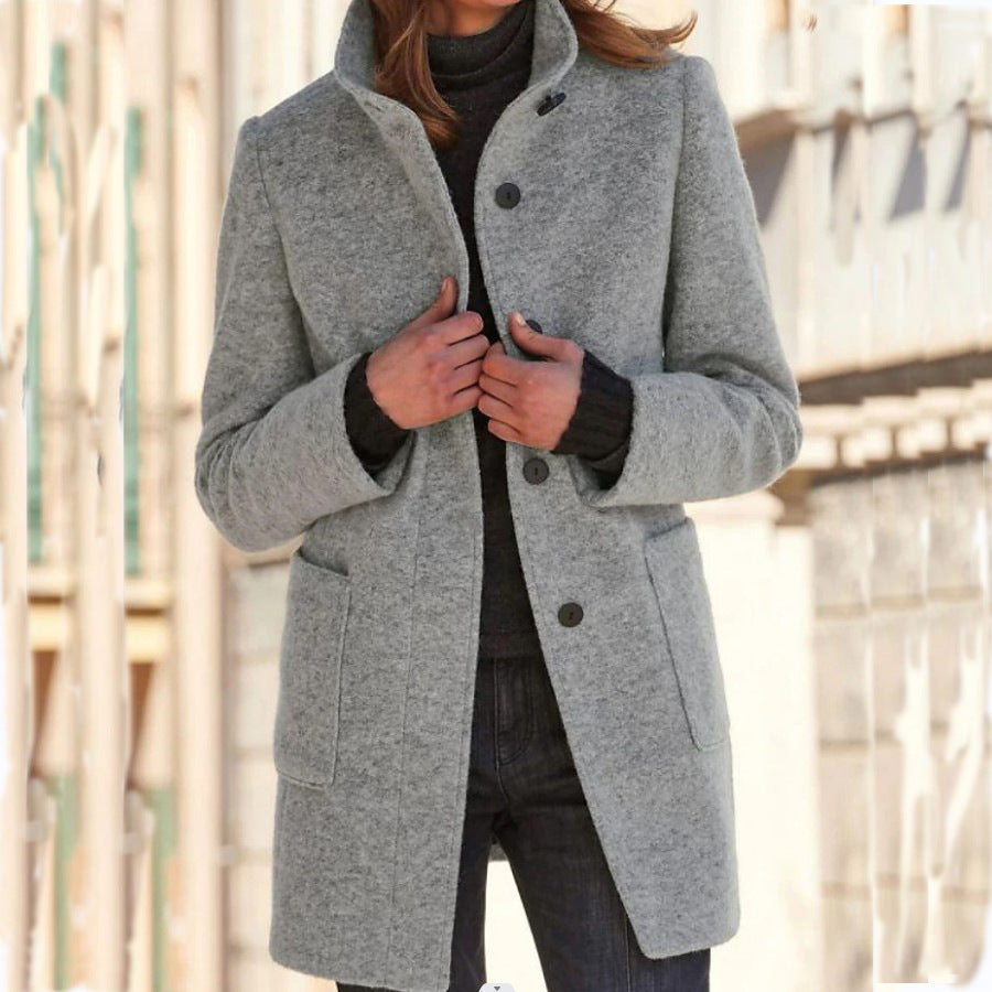 Manteau femme droit à col montant et boutons