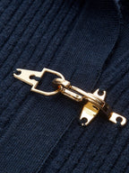 Pull court côtelé femme à petit col et boucles