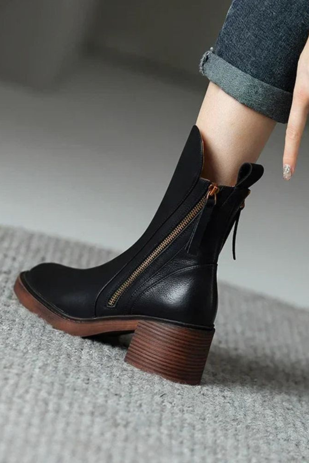 Botines de mujer con tacón ancho y cremallera lateral