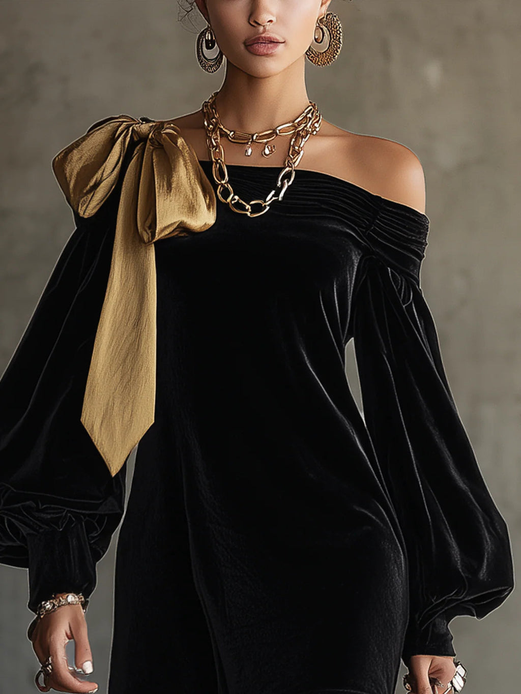 Vestido mini de mujer negro aterciopelado con escote Bardot