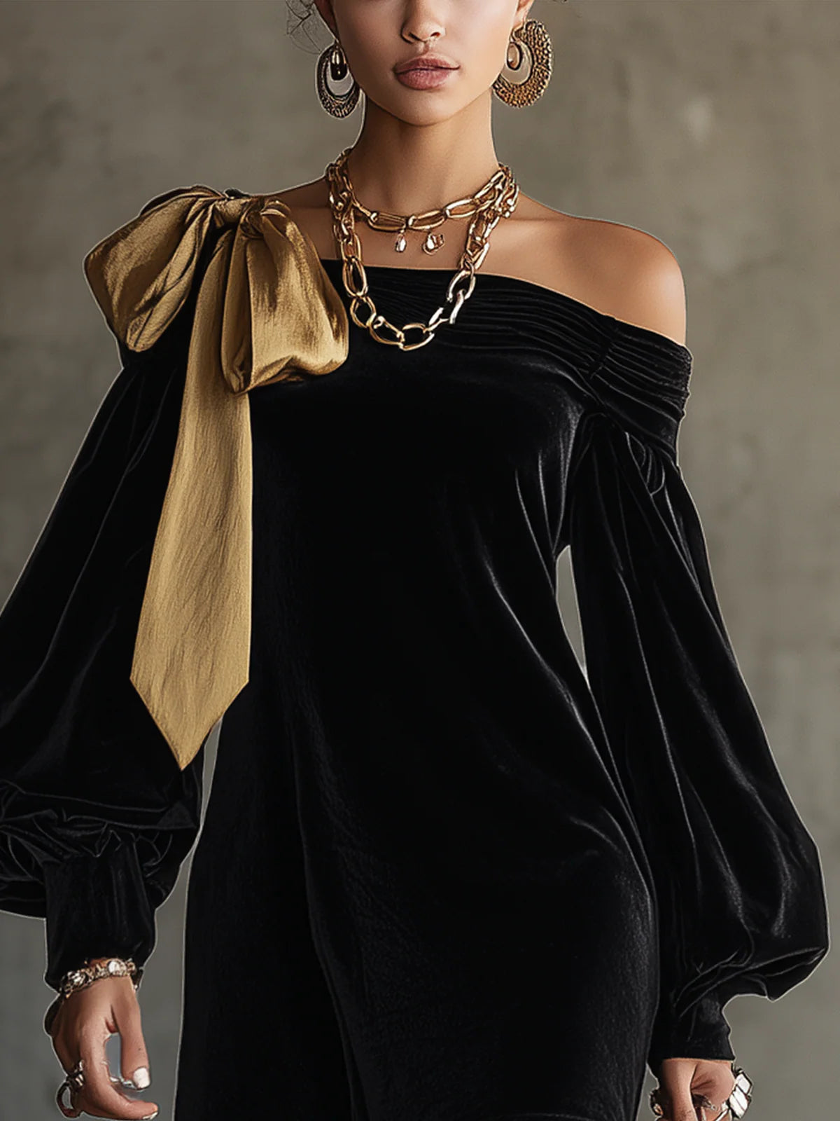 Vestido mini de mujer negro aterciopelado con escote Bardot