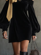 Vestido mini de mujer negro aterciopelado con escote Bardot
