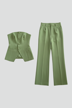 Conjunto de mujer con top corsé y pantalones anchos