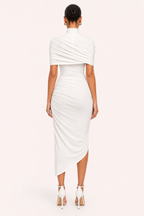 Vestido midi justo de mulher com gola alta e drapeados
