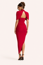 Vestido midi justo de mulher com gola alta e drapeados