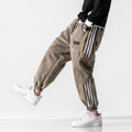 Pantalones de chándal de hombre con bandas laterales y perneras ajustadas