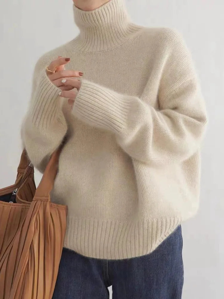 Damski sweter z golfem, długimi rękawami i luźnym krojem
