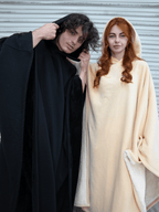 Poncho unisex con cappuccio, taglio ampio, fodera