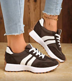 Damskie sneakersy sznurowane z kontrastowymi panelami i grubą podeszwą