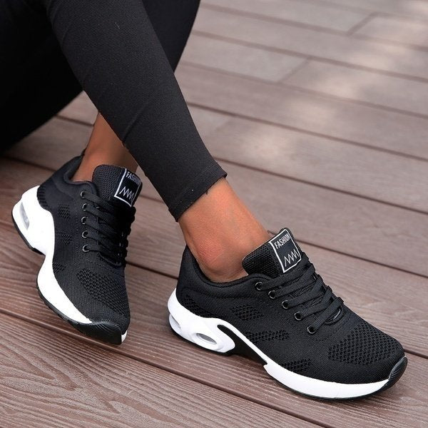 Damskie buty sportowe sznurowane z teksturowaną cholewką i grubą podeszwą