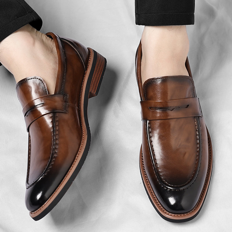 Mocassins penny de homem com costuras e salto baixo