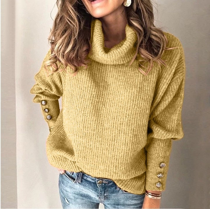 Pull côtelé femme à col roulé et boutons décoratifs
