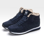 Wysokie sneakerbooty ze sznurowaniem, futrzanym wykończeniem i kontrastową podeszwą