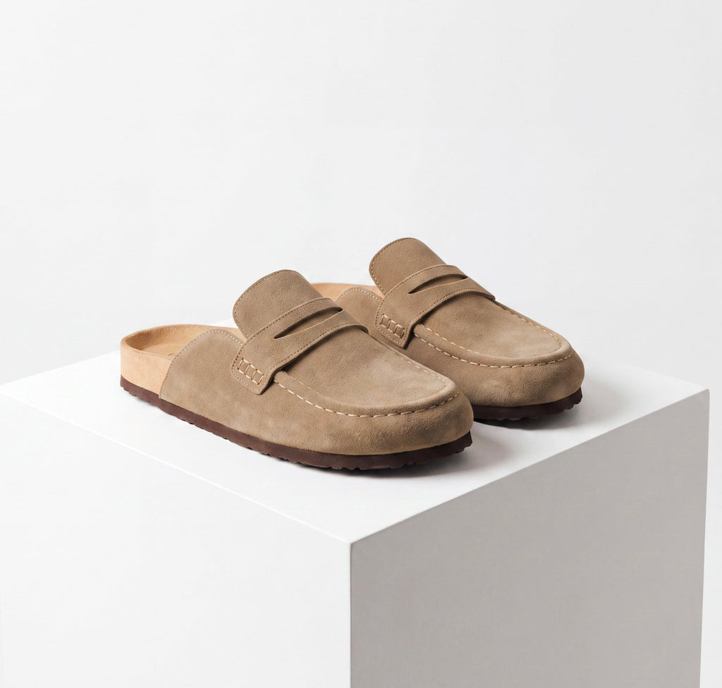 Mocassins mules beges de mulher com sola plana