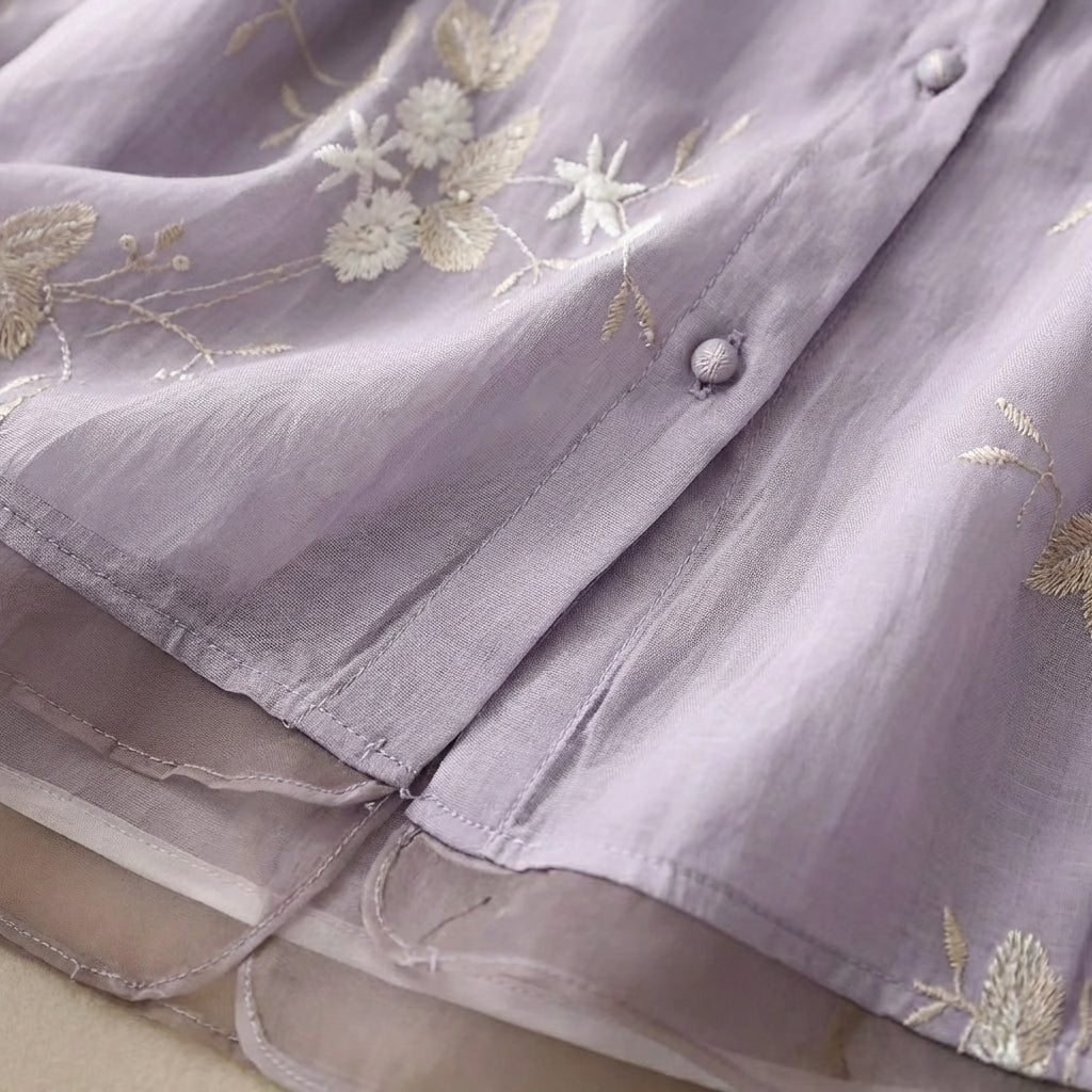 Broderet bluse til damer med mandarinkrave og 3/4 ærmer