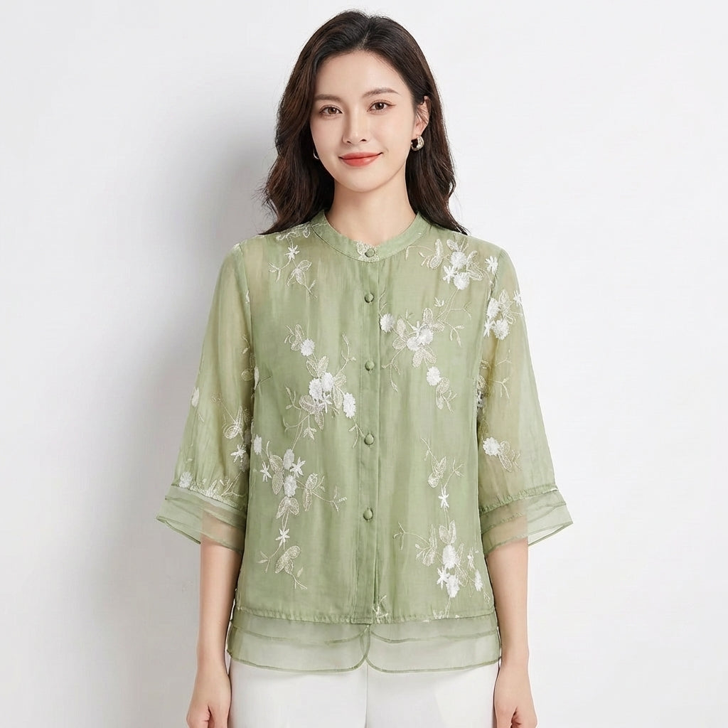 Broderet bluse til damer med mandarinkrave og 3/4 ærmer