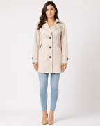 Kort trenchcoat til damer med revers, knapper og remme