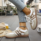Sneakers til damer med snørebånd og kontrastpaneler